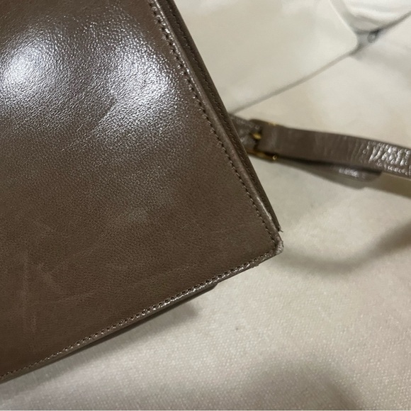 MARIO VALENTINO Made in Italy Vintage Taupe Leather Ruffle Purse - Picture 11 of 11